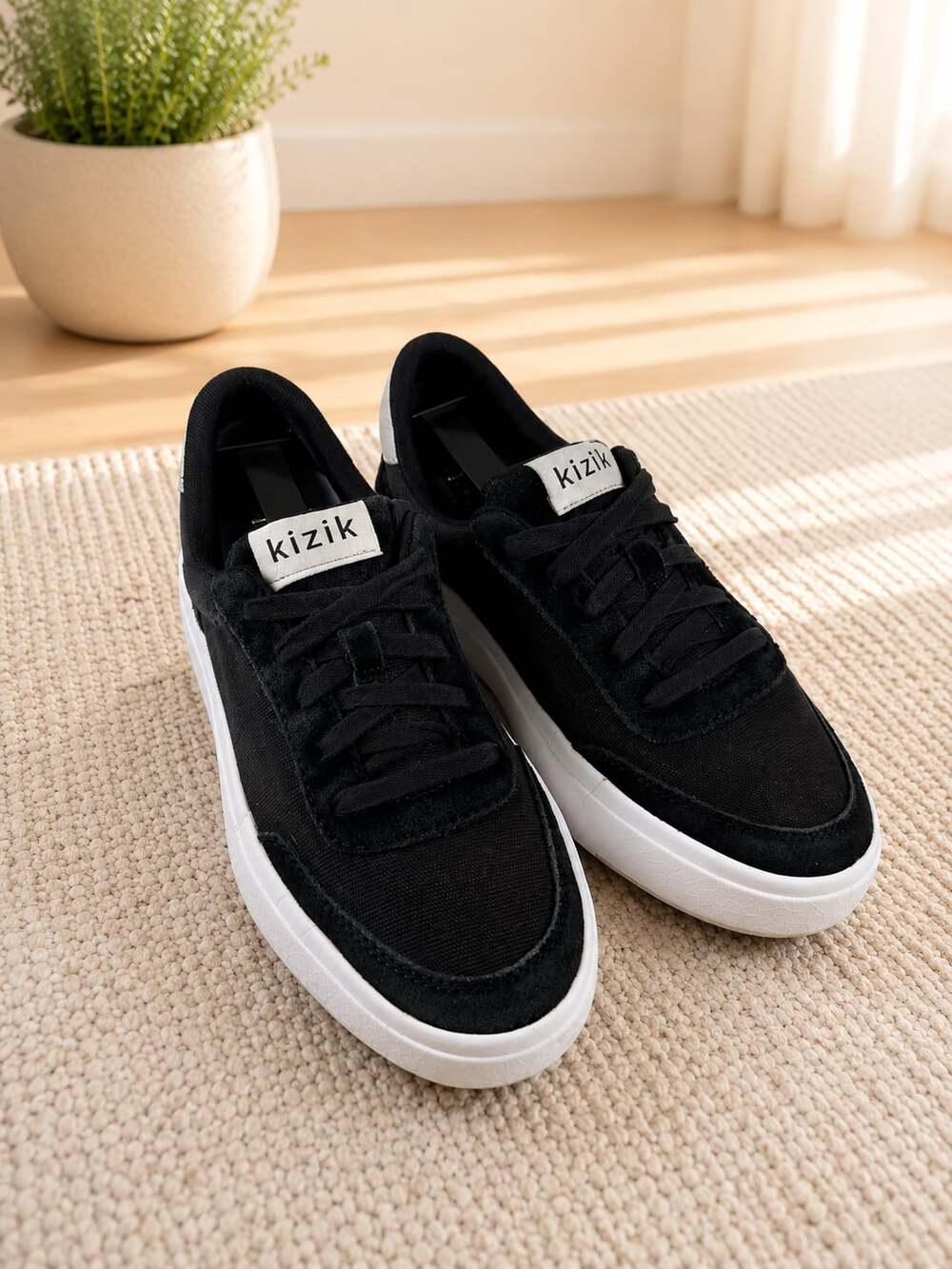 Kizik Prague Hands-Free Canvas Sneakers Black Men’s 6.5 Women’s 8
